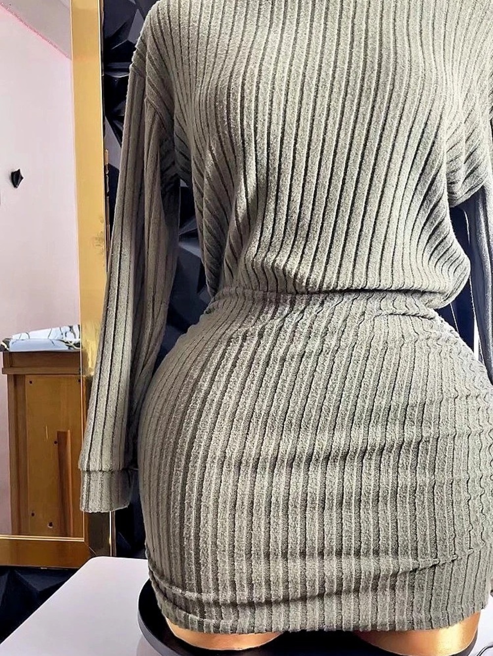 🔥👗Ribbed Turtleneck Midi Dress in Green Size Medium Like New